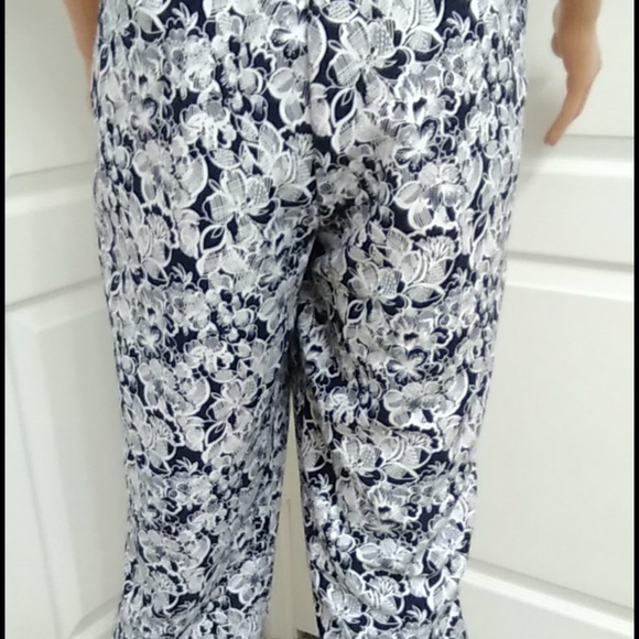 Floral Capri Pants with Pockets by Alia Petite - Picture 9 of 14